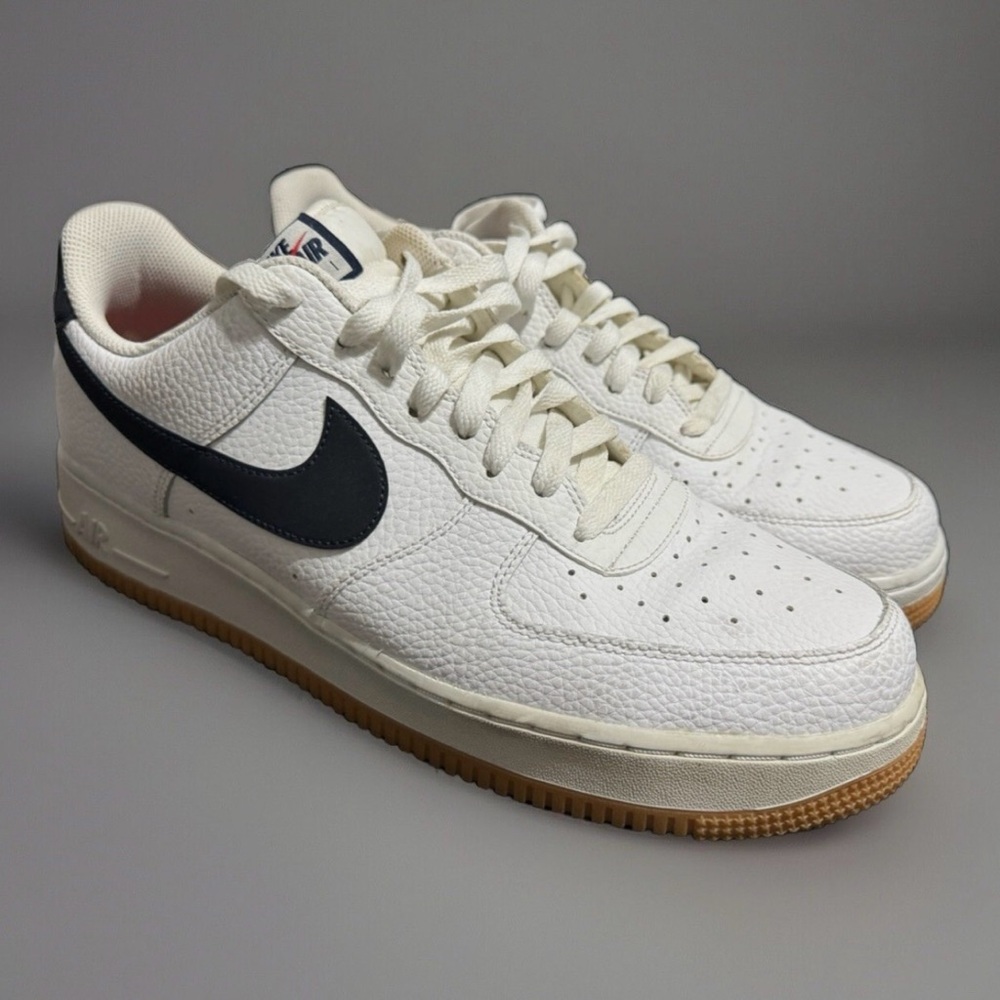 Nike White and Black Leather Sneakers